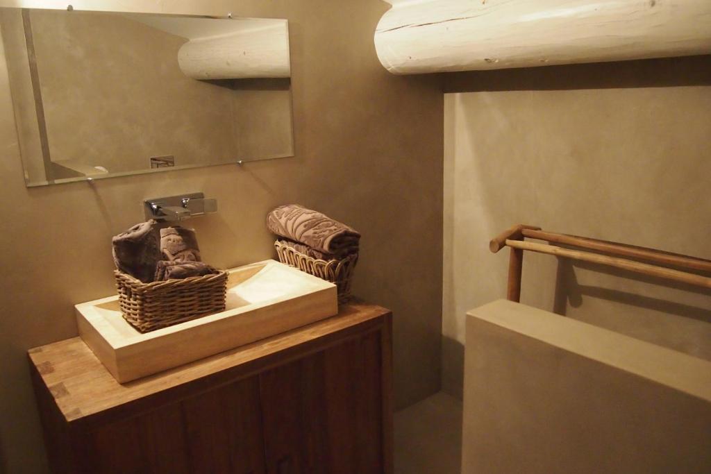 Hotel La Maison Des Collines Allemagne-en-Provence Zimmer foto